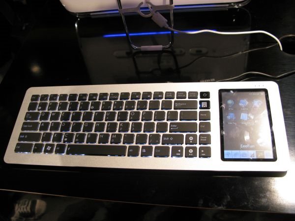 ASUS Eee PC Keyboard with LCD display spotted at CES - DVHARDWARE
