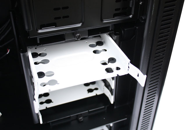 Removing a HDD 

tray