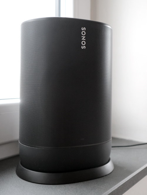 Sonos Move in charging base