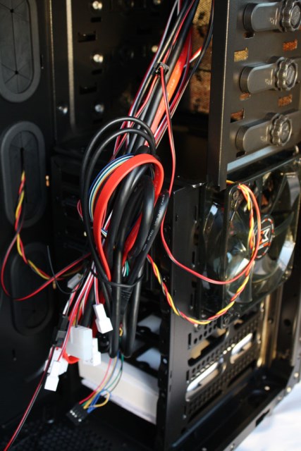 Xigmatek Pantheon cable boom