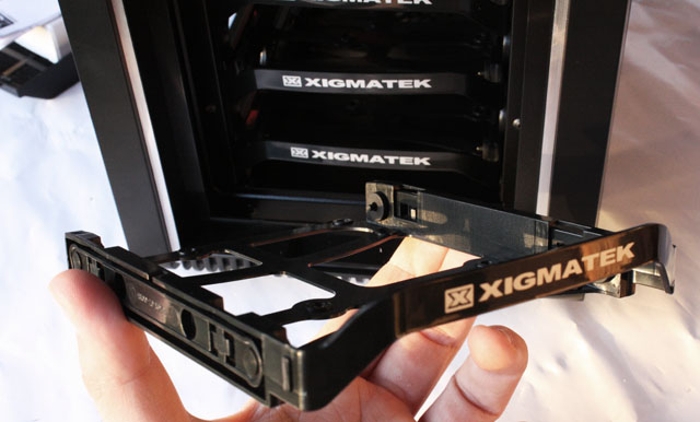 Xigmatek Pantheon HDD tray